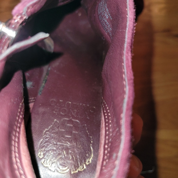 Vince Camuto size 9M Booties Color Burgundy - Picture 12 of 12